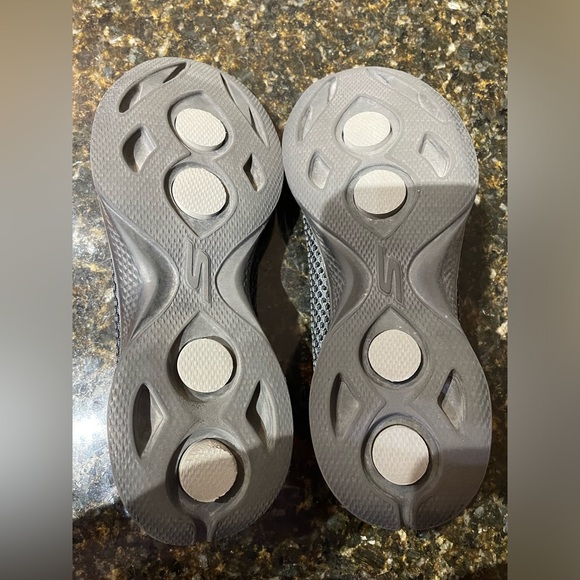 Women’s Skechers Goga Max Mesh shoe - Picture 3 of 3